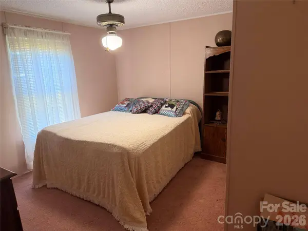 4248 Peachtree LN, Granite Falls, NC 28630