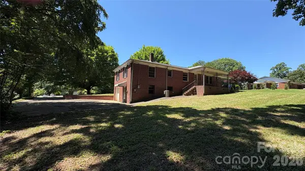 150 31st AVE NW, Hickory, NC 28601