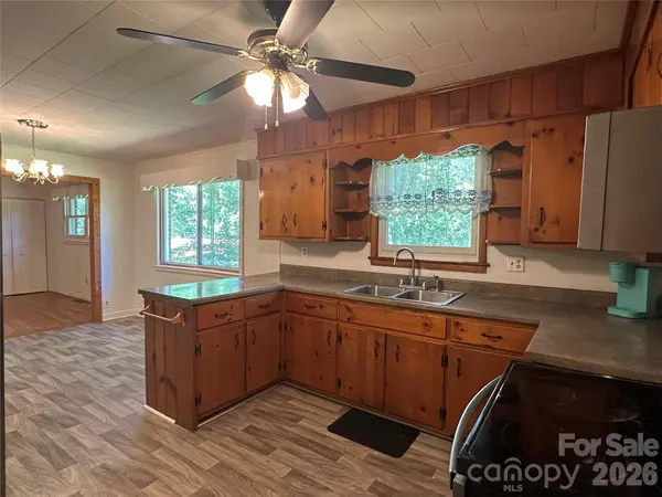 2939 Links DR, Granite Falls, NC 28630