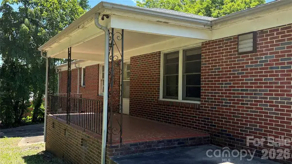 150 31st AVE NW, Hickory, NC 28601