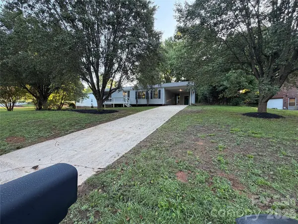 1880 Woodridge CIR, Hickory, NC 28602