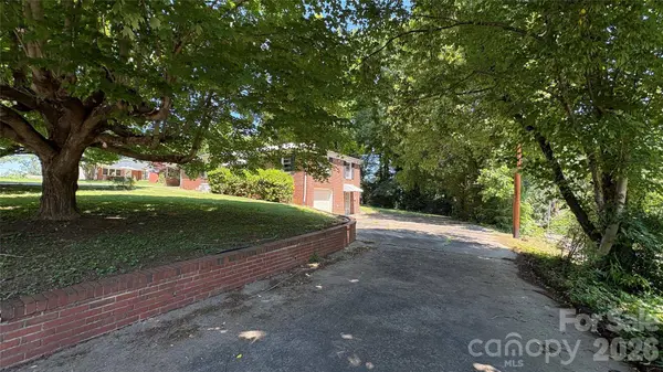 150 31st AVE NW, Hickory, NC 28601
