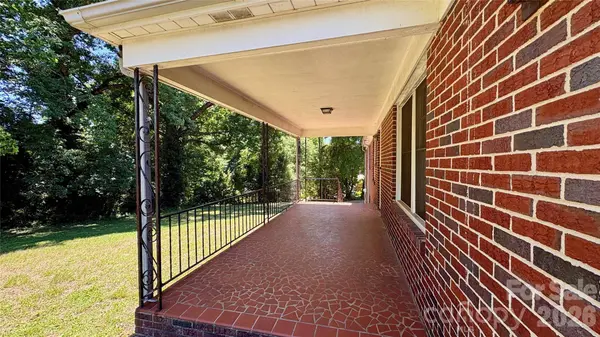 150 31st AVE NW, Hickory, NC 28601