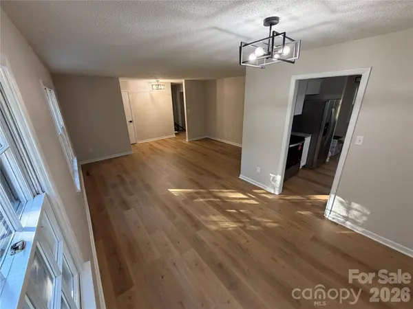 1880 Woodridge CIR, Hickory, NC 28602