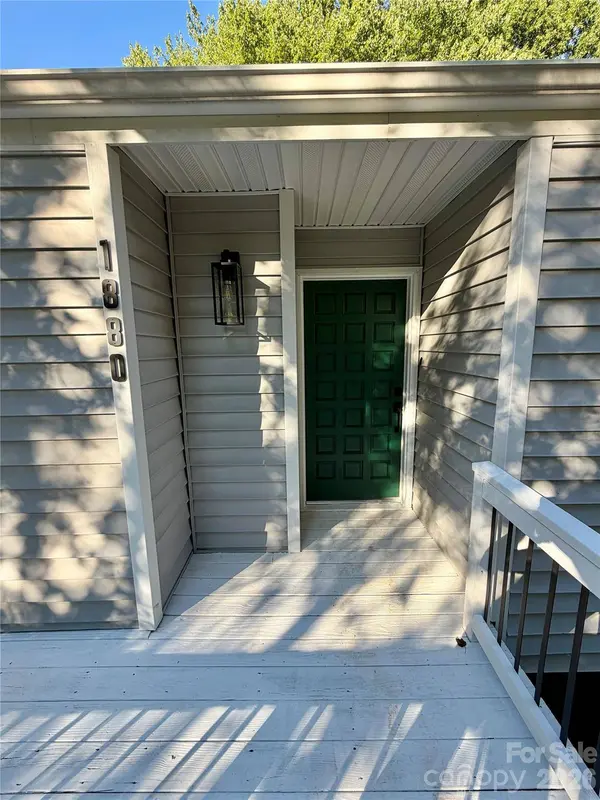 1880 Woodridge CIR, Hickory, NC 28602