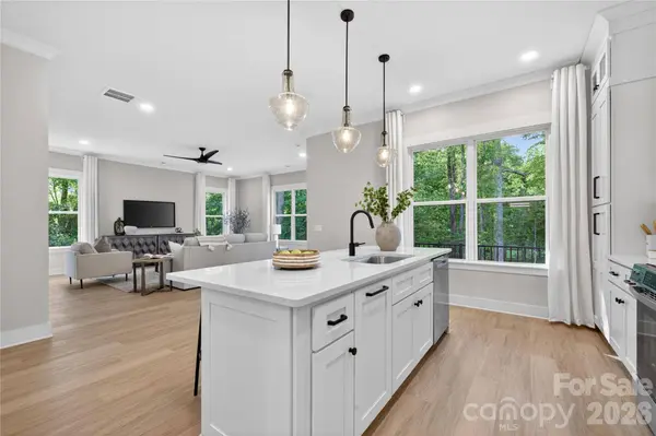 3883 12th ST NE, Hickory, NC 28601