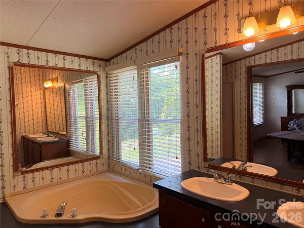 5493 Harris Farm RD, Hickory, NC 28602