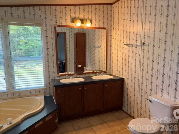5493 Harris Farm RD, Hickory, NC 28602