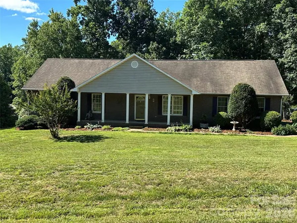 1724 Wellington AVE, Newton, NC 28658