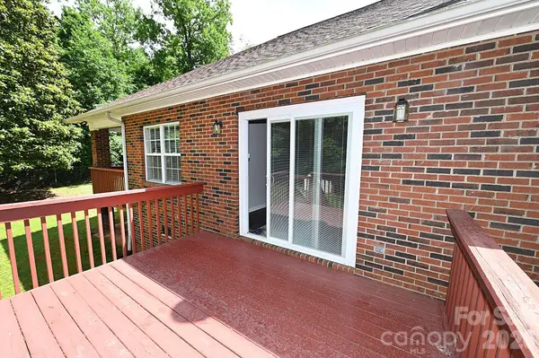 1035 E 24th ST, Newton, NC 28658