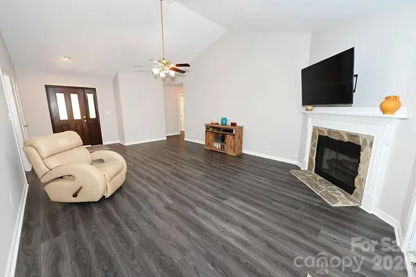 1035 E 24th ST, Newton, NC 28658