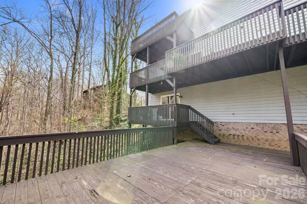350 21st Avenue DR NW, Hickory, NC 28601
