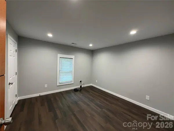 55 S Hildebran AVE, Newton, NC 28658