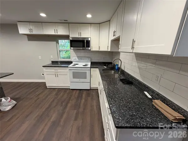 55 S Hildebran AVE, Newton, NC 28658