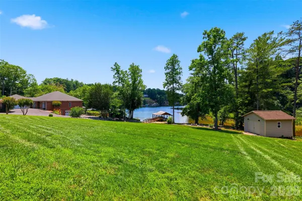 495 Windsor DR, Taylorsville, NC 28681