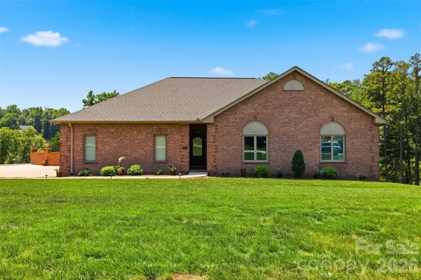495 Windsor DR, Taylorsville, NC 28681