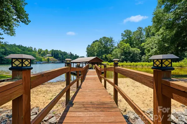 495 Windsor DR, Taylorsville, NC 28681