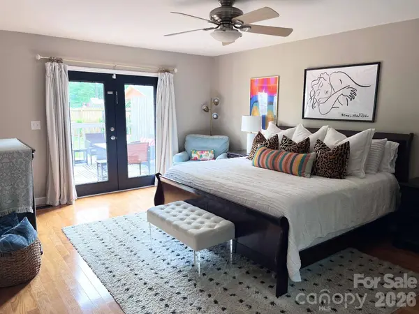 496 17th Avenue DR NE, Hickory, NC 28601