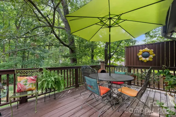 446 17th Avenue DR NE, Hickory, NC 28601