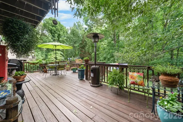 446 17th Avenue DR NE, Hickory, NC 28601