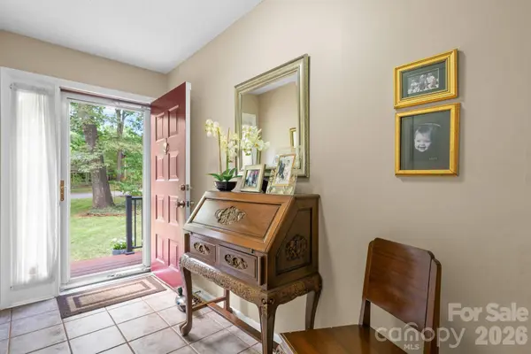 446 17th Avenue DR NE, Hickory, NC 28601