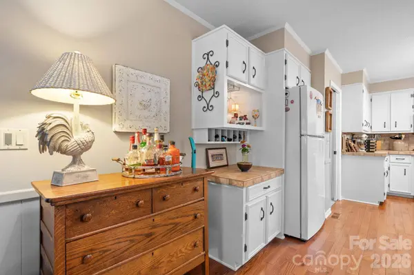446 17th Avenue DR NE, Hickory, NC 28601