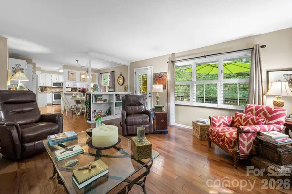 446 17th Avenue DR NE, Hickory, NC 28601