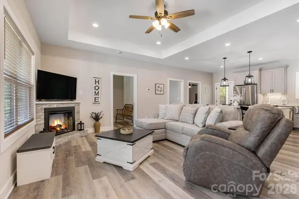 1203 Summerhill ST SW, Lenoir, NC 28645