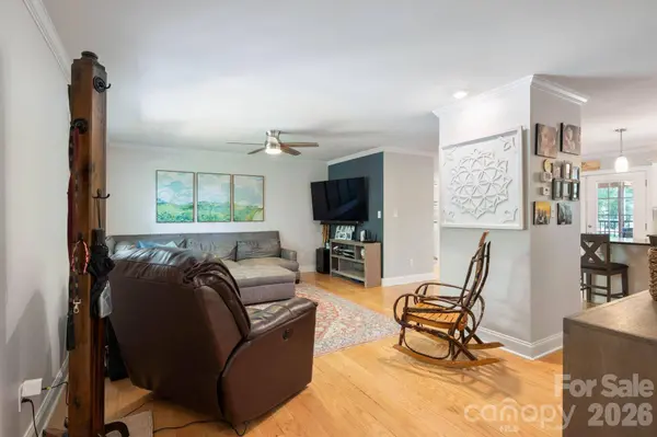 843 W J ST, Newton, NC 28658
