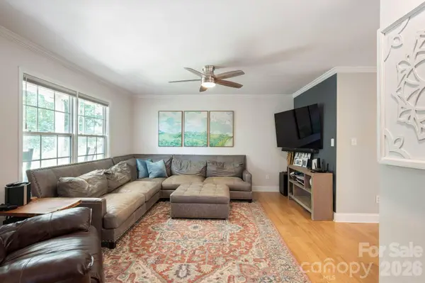 843 W J ST, Newton, NC 28658
