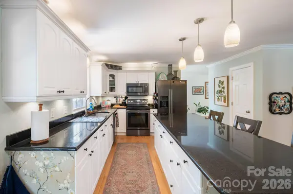 843 W J ST, Newton, NC 28658