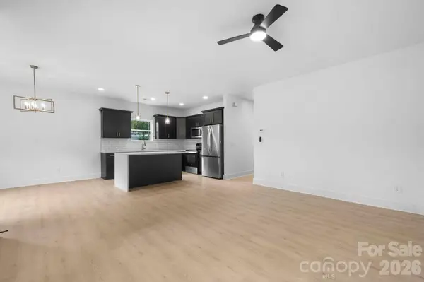 512 28th ST SW, Hickory, NC 28602