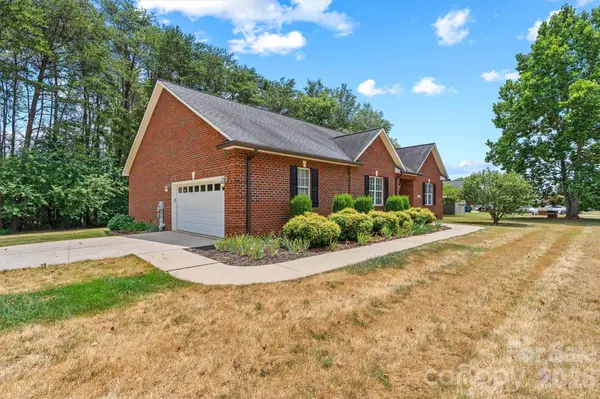 3656 Woodgreen DR, Lincolnton, NC 28092