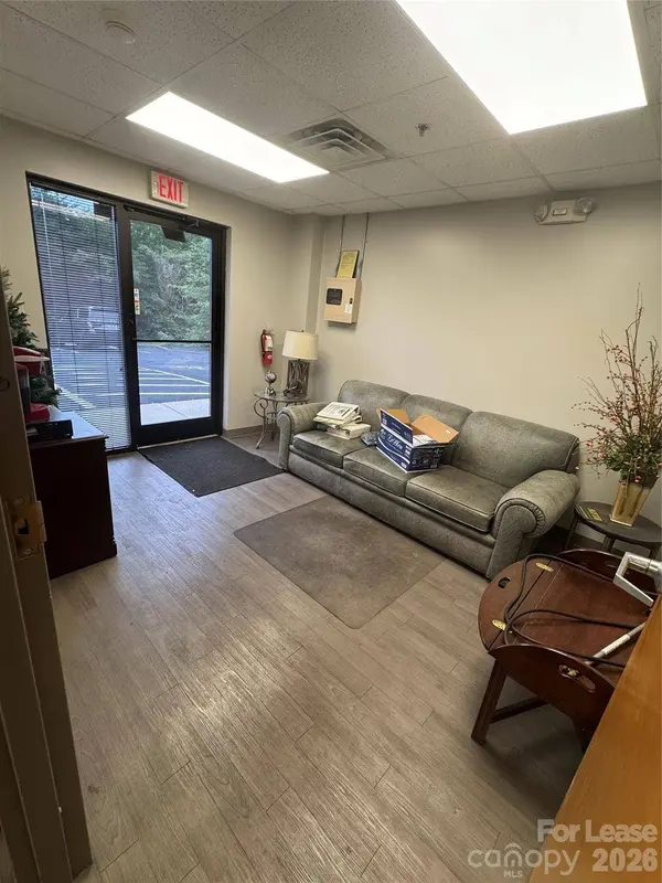 645 11TH Avenue BLVD SE, Hickory, NC 28602