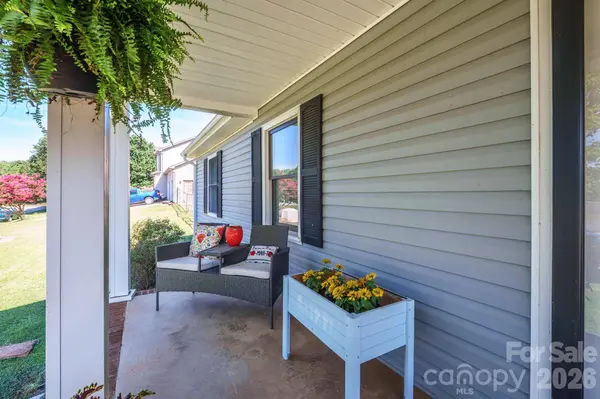 2384 Country Hollow RD, Conover, NC 28613