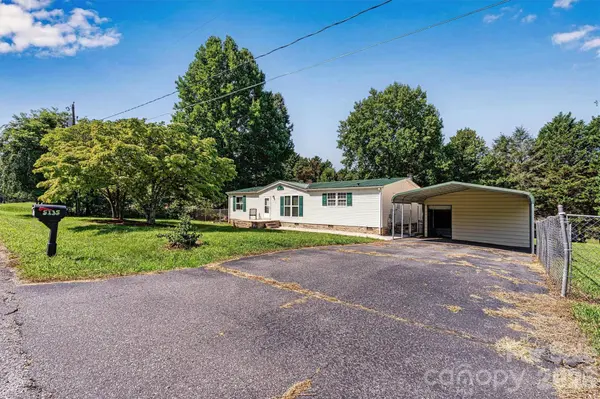 5135 36th Street DR NE, Hickory, NC 28601