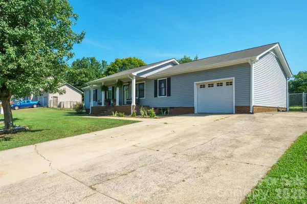 2384 Country Hollow RD, Conover, NC 28613