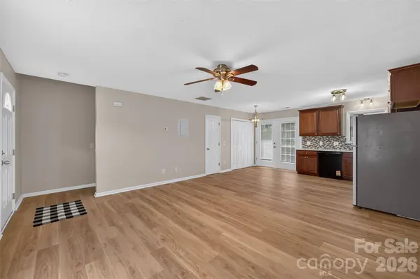 1057 19th ST NE, Hickory, NC 28601