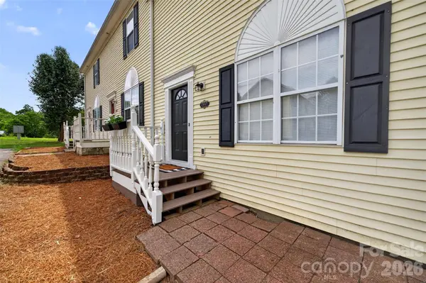 1057 19th ST NE, Hickory, NC 28601