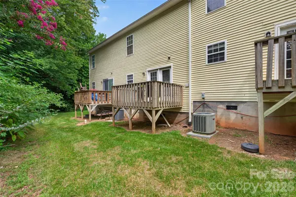 1057 19th ST NE, Hickory, NC 28601