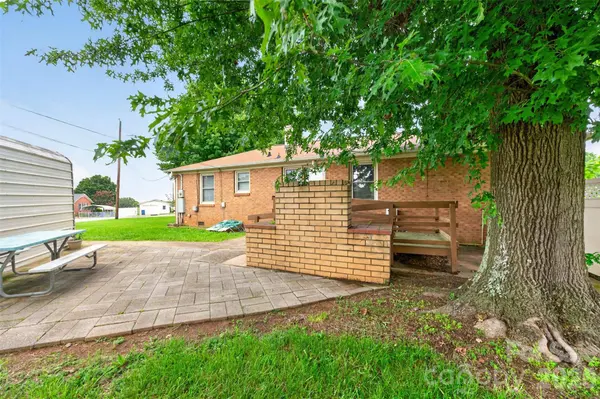 165 34th ST NW, Hickory, NC 28601