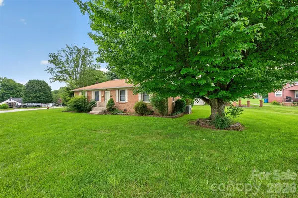165 34th ST NW, Hickory, NC 28601