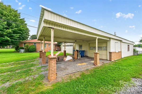165 34th ST NW, Hickory, NC 28601