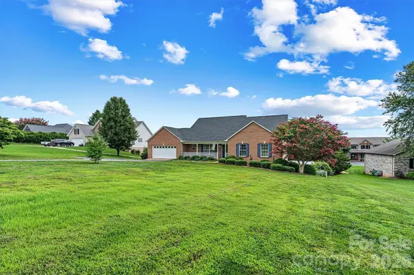 50 Sand Bar DR, Taylorsville, NC 28681