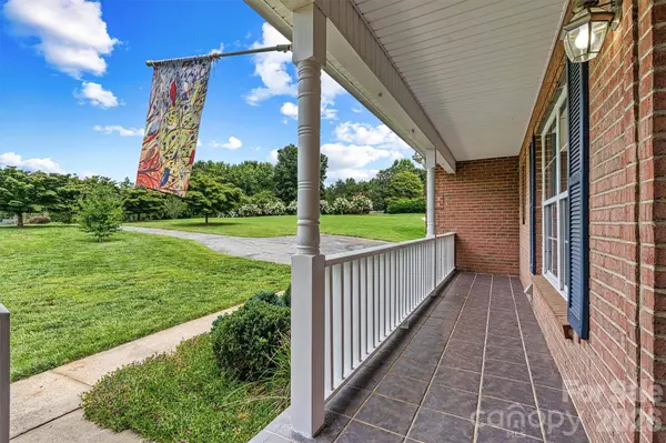 50 Sand Bar DR, Taylorsville, NC 28681