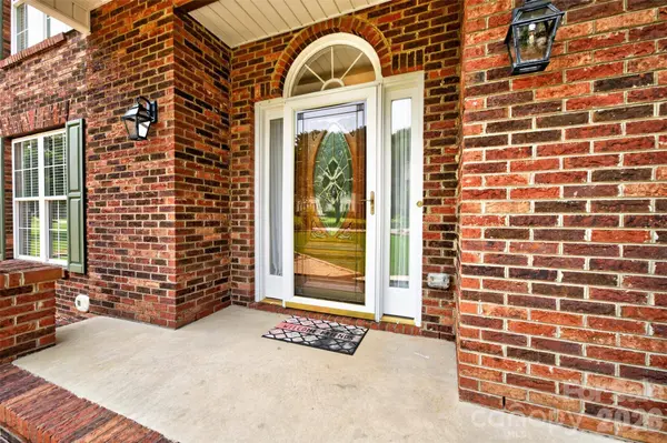 220 35th AVE NE, Hickory, NC 28601