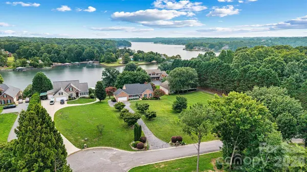 50 Sand Bar DR, Taylorsville, NC 28681