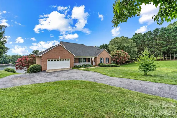 50 Sand Bar DR, Taylorsville, NC 28681