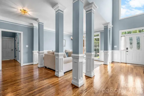 1025 N Shore DR, Hickory, NC 28601