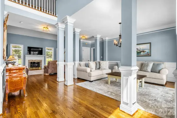 1025 N Shore DR, Hickory, NC 28601